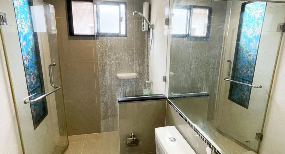 For sale 3 bedrooms house in Suan Luang, Bangkok