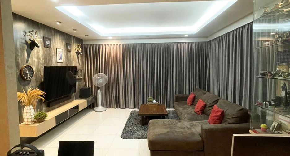For sale 3 bedrooms house in Suan Luang, Bangkok