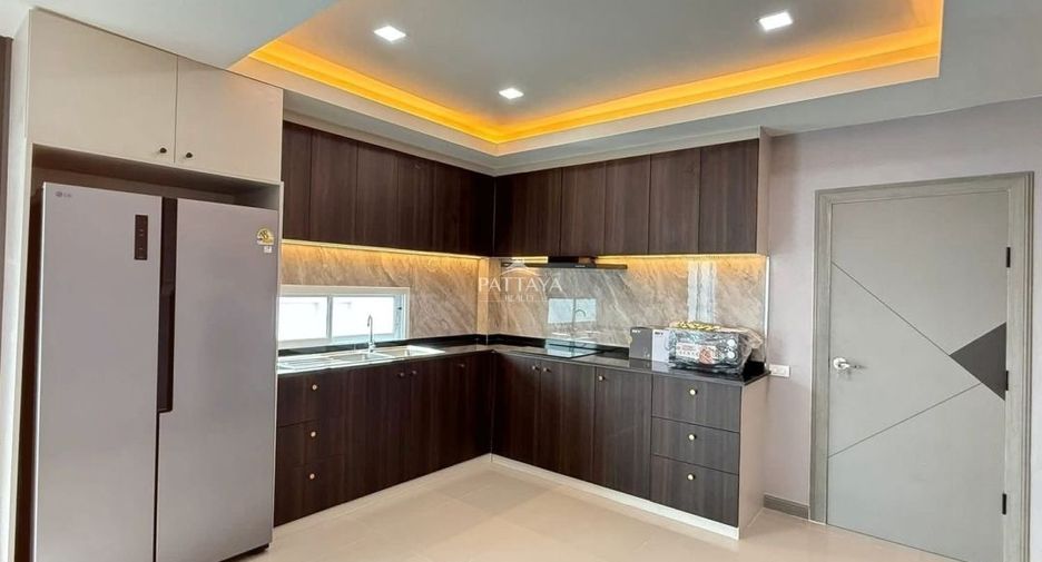 Casa en venta de 5 habitaciones en Bang Lamung, Chonburi
