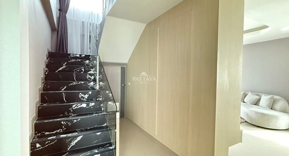 Casa en venta de 5 habitaciones en Bang Lamung, Chonburi