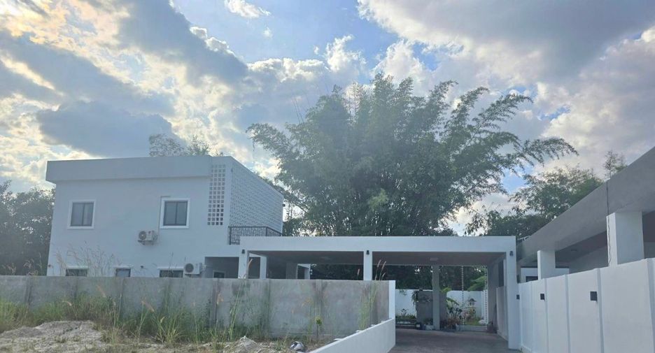 Casa en alquiler de 5 habitaciones en Ban Bueng, Chonburi