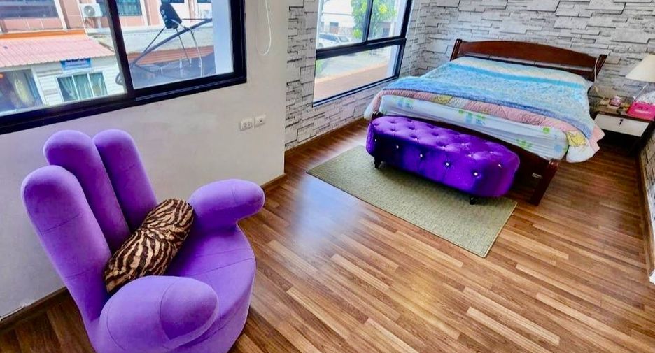For sale 4 bedrooms townhouse in Ban Pho, Chachoengsao