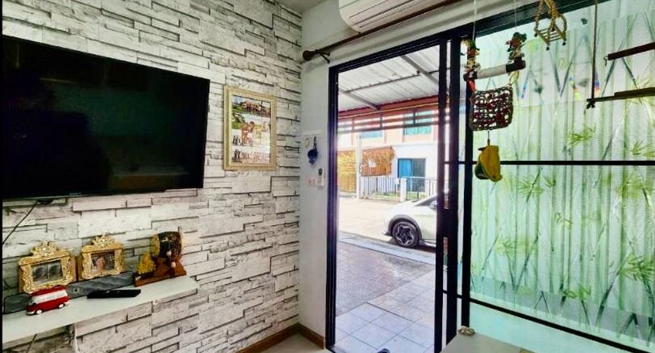 For sale 4 bedrooms townhouse in Ban Pho, Chachoengsao