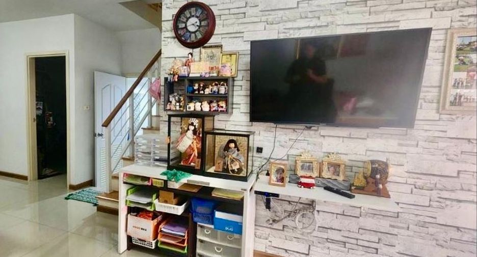 For sale 4 bedrooms townhouse in Ban Pho, Chachoengsao