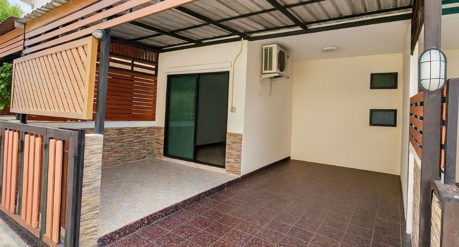 For sale 4 bedrooms townhouse in Ban Pho, Chachoengsao