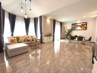 Villa zum Kauf mit 4 Zimmer in Bang Lamung, Chonburi