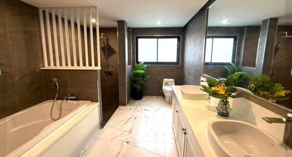 Villa zum Kauf mit 4 Zimmer in Bang Lamung, Chonburi