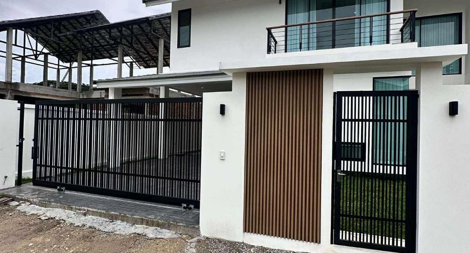 出售 4 卧室 独立屋 在 Ban Bueng, Chon Buri
