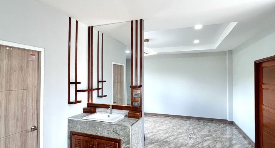 Haus zum Kauf mit 3 Zimmer in Ban Bueng, Chonburi