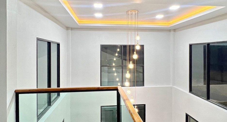Haus zum Kauf mit 3 Zimmer in Ban Bueng, Chonburi