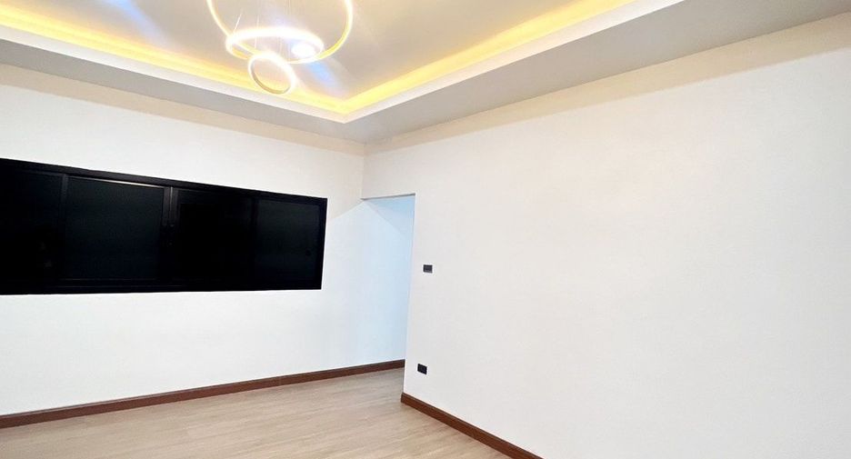 Haus zum Kauf mit 3 Zimmer in Ban Bueng, Chonburi