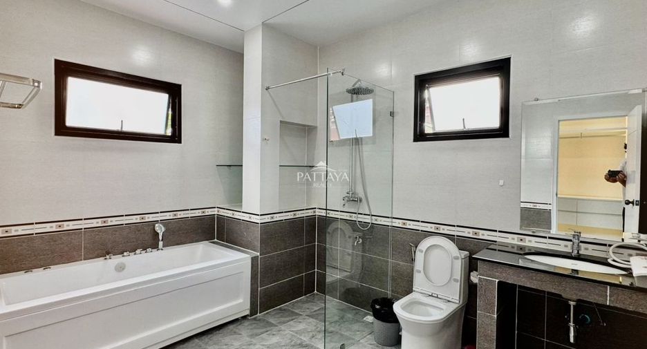 For rent 4 bedrooms house in Bang Lamung, Chonburi