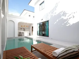 Villa en alquiler y en venta de 4 habitaciones en Bang Lamung, Chonburi
