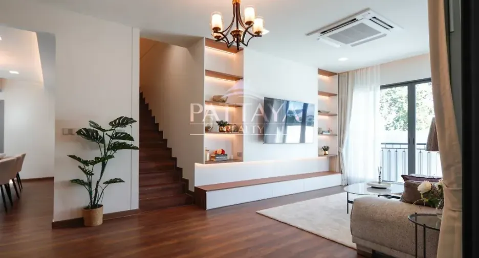 For rent and for sale 4 bedrooms villa in Bang Lamung, Chonburi
