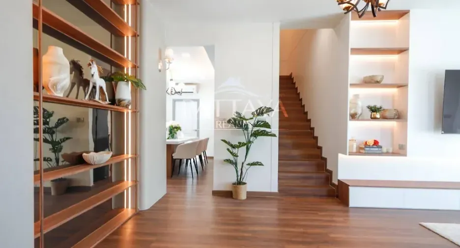 For rent and for sale 4 bedrooms villa in Bang Lamung, Chonburi