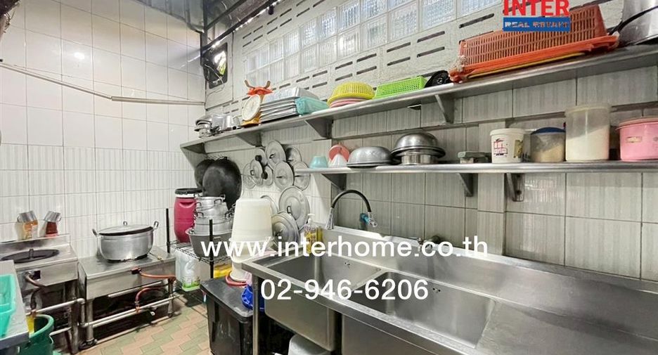 Gewerbefläche zum Kauf mit 4 Zimmer in Khlong Toei, Bangkok