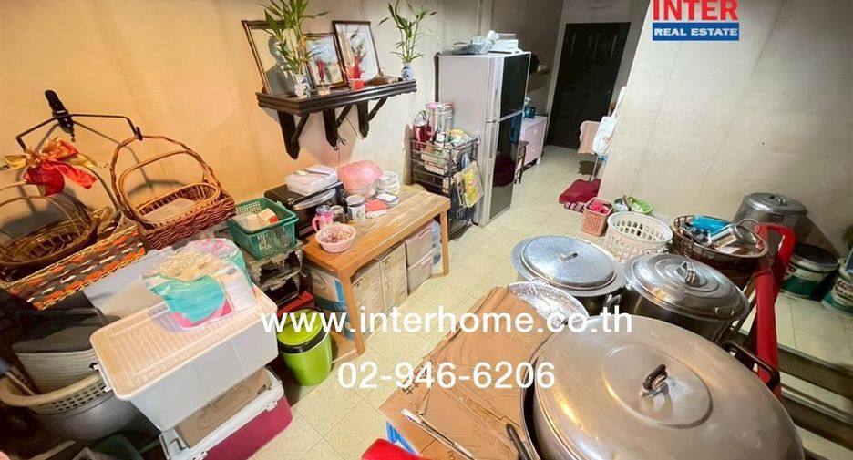 Gewerbefläche zum Kauf mit 4 Zimmer in Khlong Toei, Bangkok
