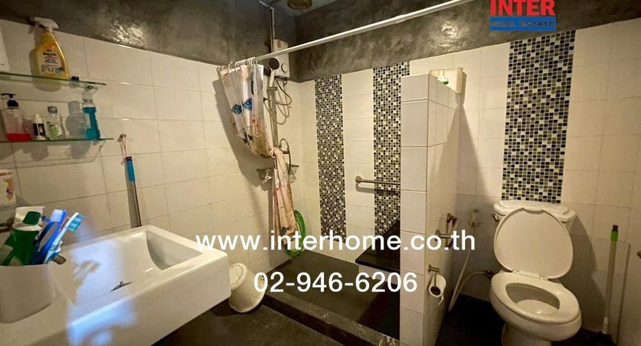 Gewerbefläche zum Kauf mit 4 Zimmer in Khlong Toei, Bangkok