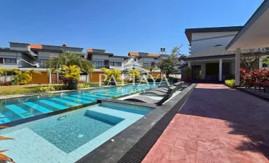 Casa adosada en alquiler y en venta de 4 habitaciones en Bang Lamung, Chonburi