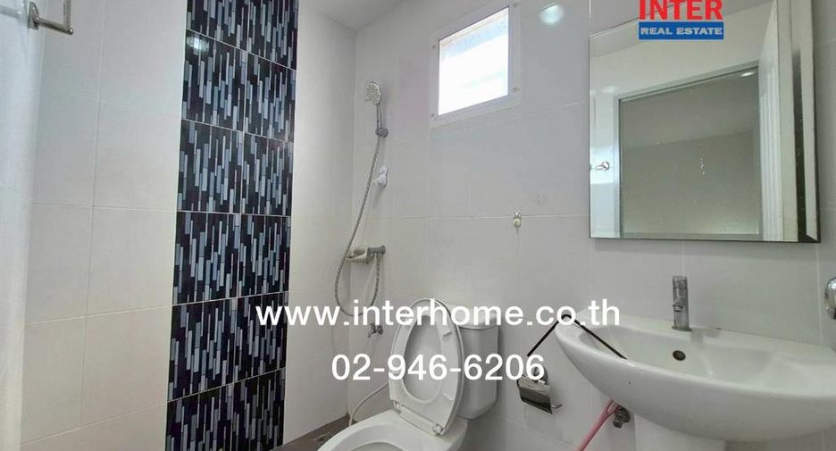 Casa adosada en alquiler y en venta de 4 habitaciones en Bang Bua Thong, Nonthaburi