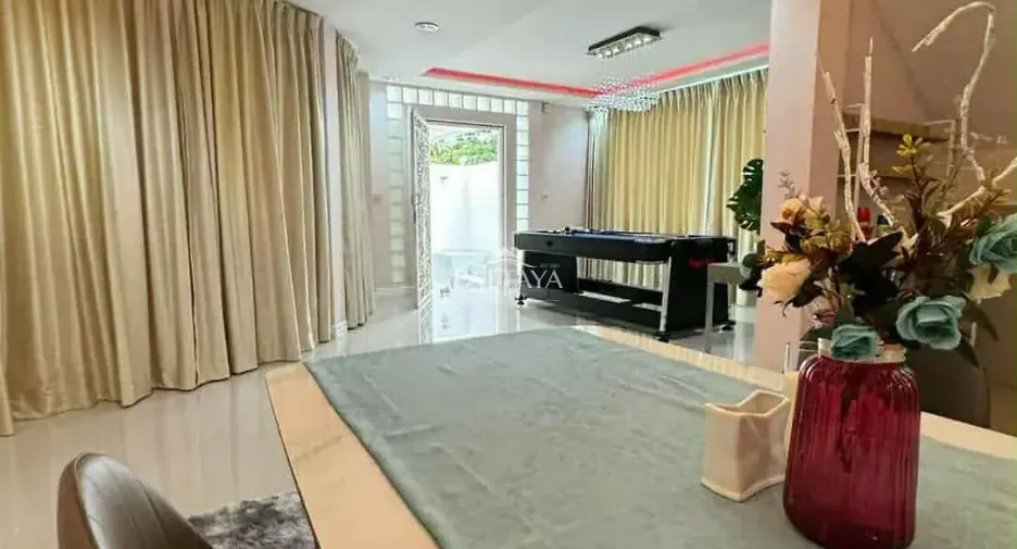 For rent そして for sale 5 ベッドルーム house in Bang Lamung, Chonburi