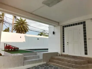 À louer et à vendre 5 chambres maison à Bang Lamung, Chonburi