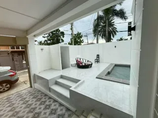 À louer et à vendre 5 chambres maison à Bang Lamung, Chonburi