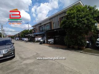 For sale 3 bedrooms townhouse in Khan Na Yao, Bangkok