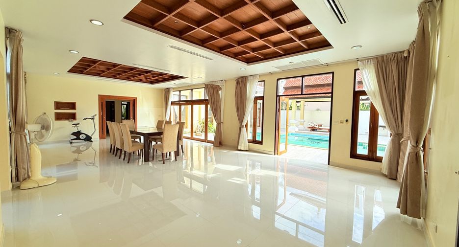 For sale 4 bedrooms villa in Sattahip, Chonburi