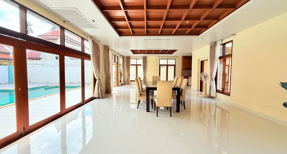 For sale 4 bedrooms villa in Sattahip, Chonburi