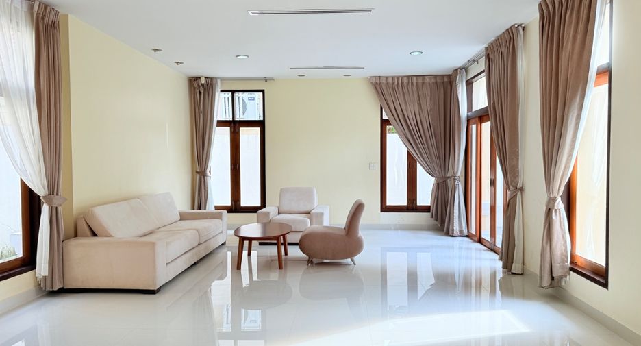 For sale 4 bedrooms villa in Sattahip, Chonburi