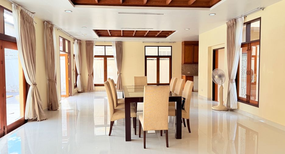 For sale 4 bedrooms villa in Sattahip, Chonburi