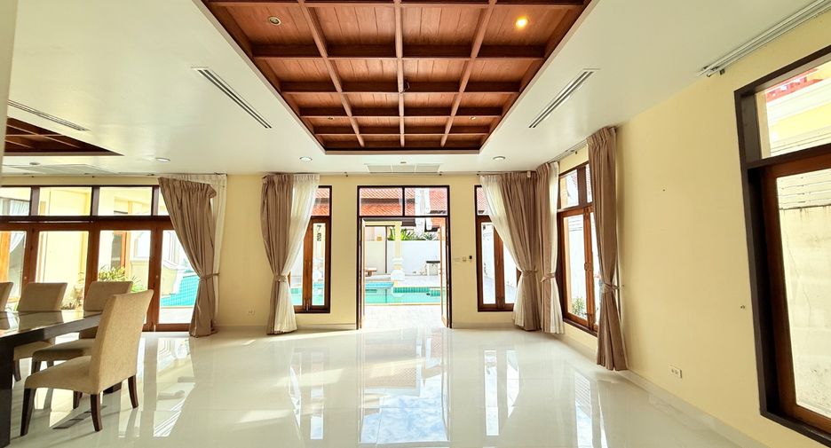 For sale 4 bedrooms villa in Sattahip, Chonburi
