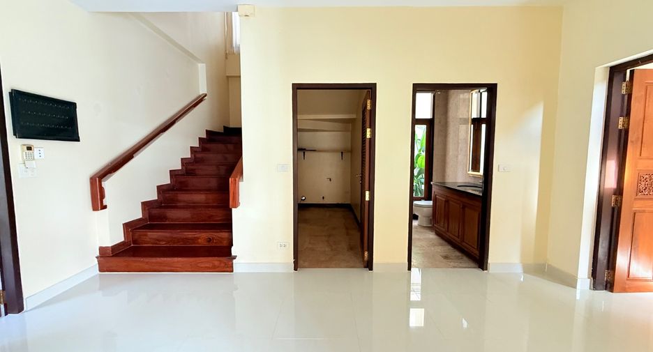 For sale 4 bedrooms villa in Sattahip, Chonburi