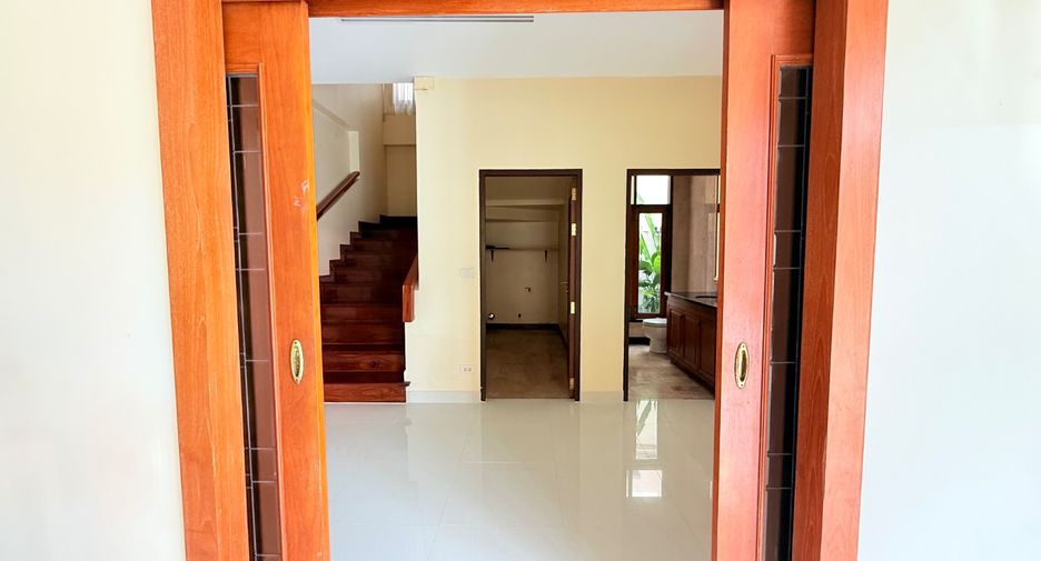 For sale 4 bedrooms villa in Sattahip, Chonburi