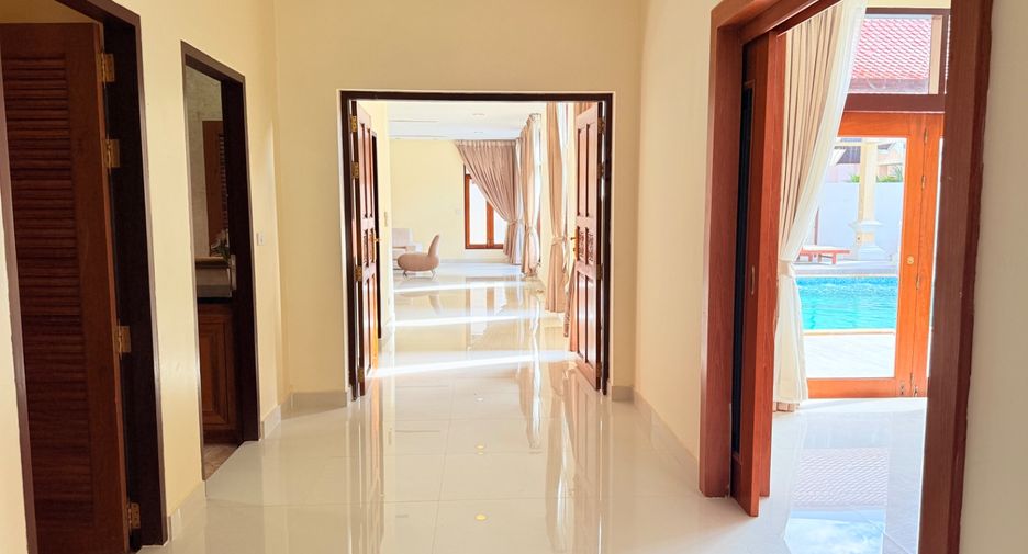For sale 4 bedrooms villa in Sattahip, Chonburi