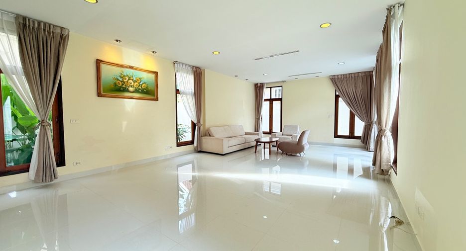 For sale 4 bedrooms villa in Sattahip, Chonburi