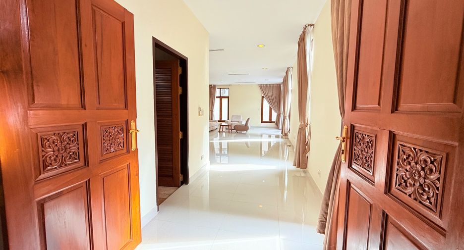 For sale 4 bedrooms villa in Sattahip, Chonburi