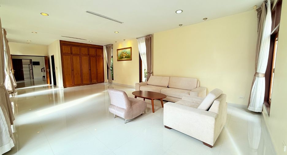 For sale 4 bedrooms villa in Sattahip, Chonburi