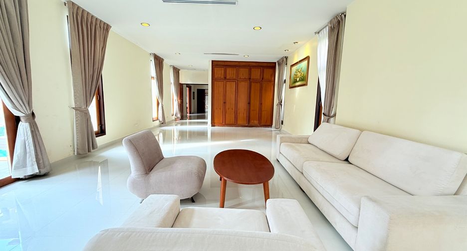 For sale 4 bedrooms villa in Sattahip, Chonburi