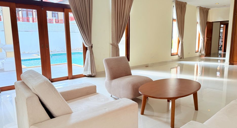 For sale 4 bedrooms villa in Sattahip, Chonburi