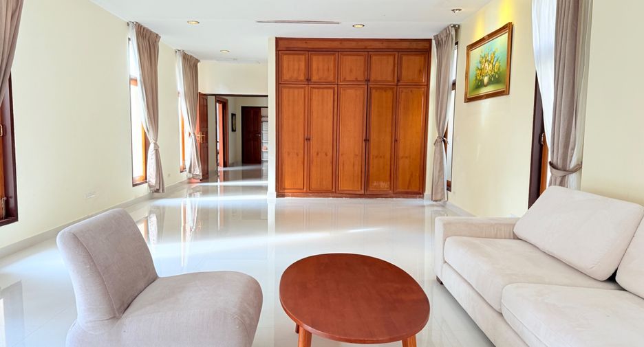 For sale 4 bedrooms villa in Sattahip, Chonburi