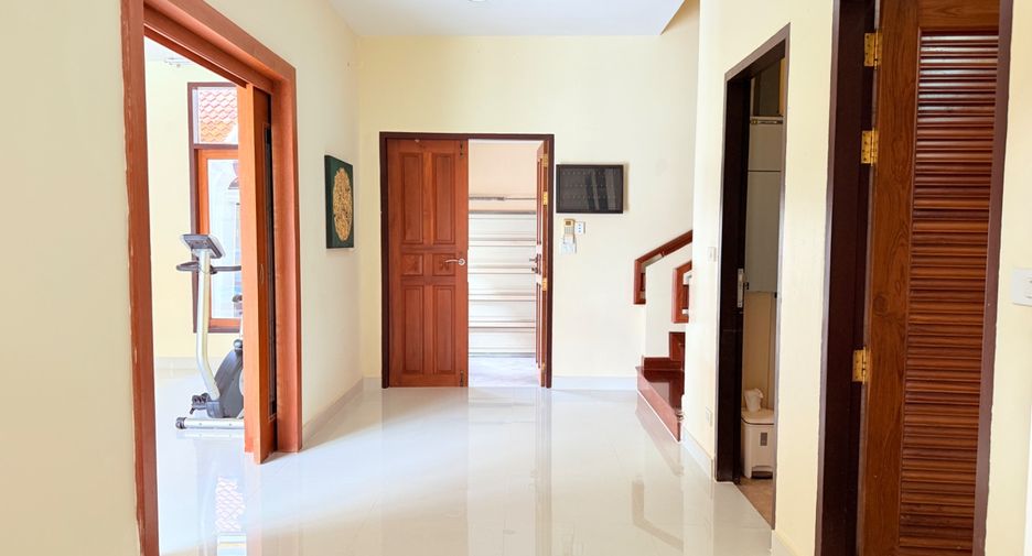 For sale 4 bedrooms villa in Sattahip, Chonburi