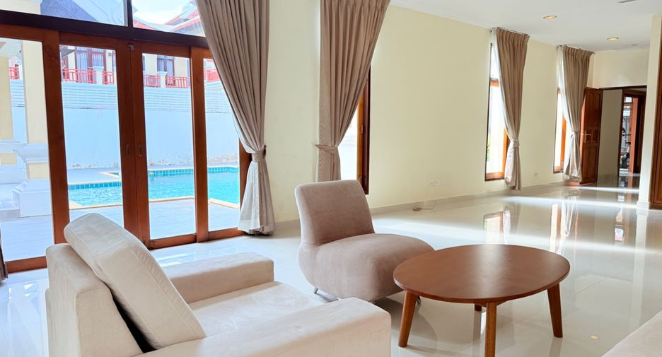 For sale 4 bedrooms villa in Sattahip, Chonburi