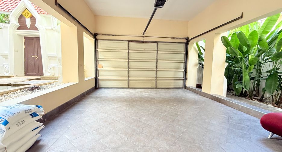 For sale 4 bedrooms villa in Sattahip, Chonburi