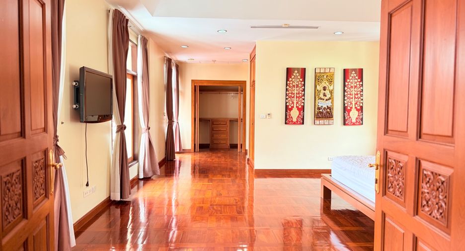For sale 4 bedrooms villa in Sattahip, Chonburi