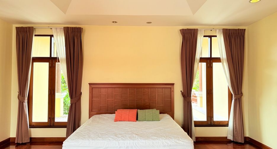 For sale 4 bedrooms villa in Sattahip, Chonburi