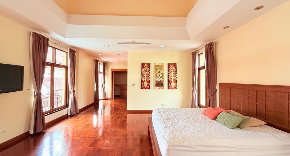 For sale 4 bedrooms villa in Sattahip, Chonburi