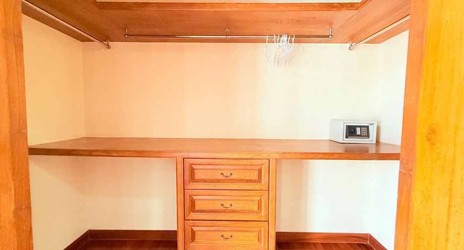 For sale 4 bedrooms villa in Sattahip, Chonburi