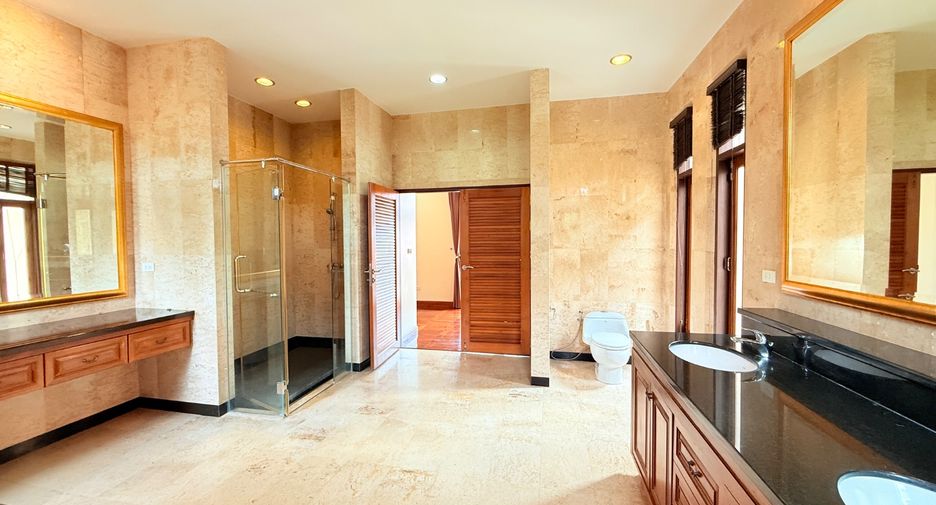 For sale 4 bedrooms villa in Sattahip, Chonburi